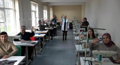 Kursiyerler Mobilya Terziliği kursundan çok memnun