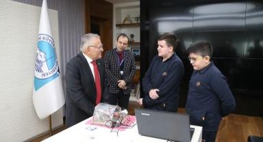 Minik öğrenciler 'Akıllı Sera' projesini Büyükkılıç'a sundu