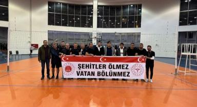 Şehir Hastanesi Personeli, maç öncesi şehitler için pankart açtı