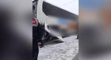 Seyir halindeki TIR, otobüse arkadan çarptı