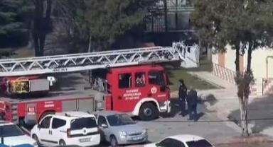 Ağaçta Çocuk Asılı Kaldı Diyerek Yapılan İhbar Asılsız Çıktı