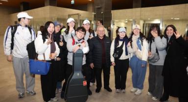 Başkan Büyükkılıç, Havalimanı'nın Yeni Terminal Binasında İlk Yolcuları Karşıladı