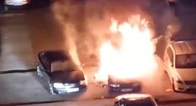 Park halindeki araç alev aldı