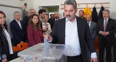 AK Parti Kayseri İl Başkanı Üzüm oyunu kullandı