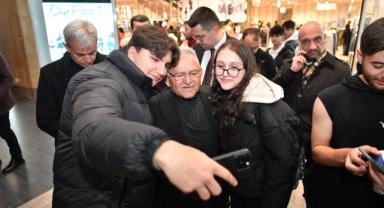 Başkan Büyükkılıç, Forum Kayseri AVM’de Esnaf ve Vatandaşlarla Bir Araya Geldi