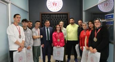 Bilek Güreşçileri 10 madalyayla döndü