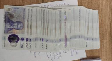 Kaybolan 81 bin lira değerindeki İngiliz Poundu bulunarak sahibine teslim edildi 