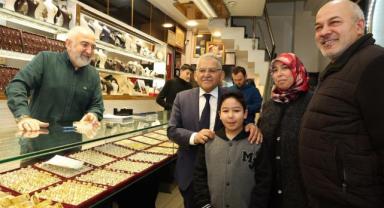 Kazancılar Çarşı’sı Esnafı ile Buluşan Büyükkılıç: “Durmak Yok, Koşmaya Devam”