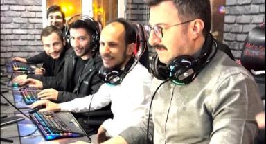 Saadet Partisi Adayları Gençlerle Video Oyunu Oynadı