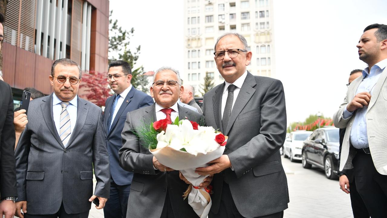 Bakan Özhaseki’den Başkan Büyükkılıç’a “Hayırlı Olsun” Ziyareti