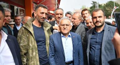 Başkan Büyükkılıç, Pınarbaşı Esnafı ve İlçe Sakinleriyle Kucaklaştı