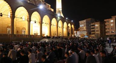 Kadir Gecesi dualarla idrak edildi