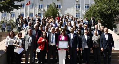 Malkara'da Nergiz Karaağaçlı Öztürk mazbatasını aldı