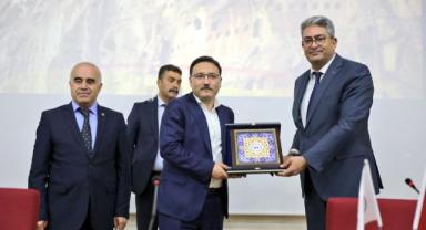 Vali Gökmen Çiçek: “Turizmciler, gelecekte çok kıymetli bir konumda olacaklar”