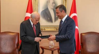 7 yıl sonra bir ilk: Bahçeli ve Özel karşılıklı hediye verdiler