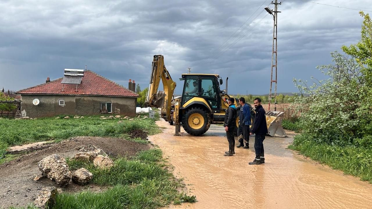 Bünyan’da sel sonrası mahallelerde gerekli çalışmalara başlandı