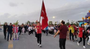 Kayseri'de 19 Mayıs Gençlik ve Spor Bayramı kapsamında fener alayı yürüyüşü düzenlendi