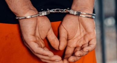 Kızını kasten öldürmeye teşebbüsten aranan şahıs tutuklandı