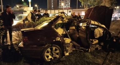 Otomobil direğe çarptı: 2’si ağır 4 yaralı