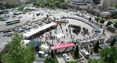 Trafik ekipleri uygulamalı eğitim ile hem çocukları hem de yetişkinleri bilgilendiriyor 