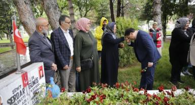 Vali Çiçek anneler gününde şehit anneleri ile bir araya geldi