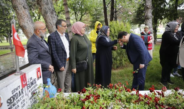 Vali Çiçek anneler gününde şehit anneleri ile bir araya geldi