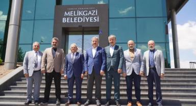 Başkan Büyükkılıç’tan Melikgazi’de Yatırım Değerlendirme Toplantısı