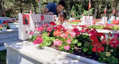 Bayramda Şehitler dualarla yâd edildi