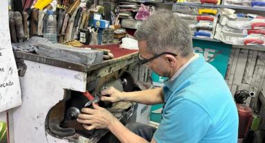 Bıçakçı Ömer Navruz: “Bu yıl bıçak bileletme 25, satışı ise 100 liradan başlıyor”