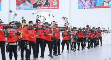 Büyükkılıç, Okçuluk Milli Takımı'na Seçilen Büyükşehir Belediyesi Spor Kulübü Sporcularını Tebrik Etti