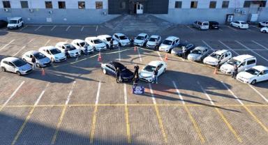 Depremde zarar gören otomobillere 