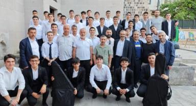 Kayseri Anadolu İmam Hatip Lisesinde Çok Yönlü Eğitim ve Başarılı Mezunlar