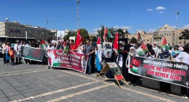 Kayseri’de sağlık çalışanları Filistin için sessiz yürüyüş düzenledi