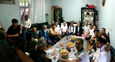 Uygur Türkleri Geleneksel Bayramlaşmada Buluştu