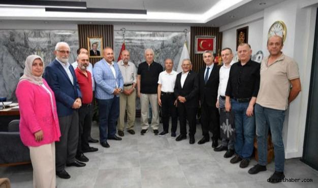Vakıflar Bölge Müdürlüğü bayram için çocuklara hediye kartı verdi