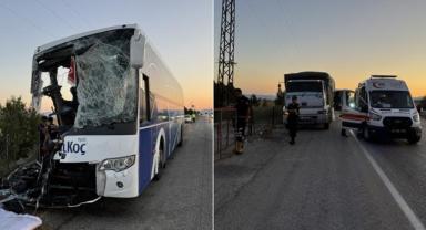 Afyonkarahisar'da yolcu otobüsüyle kamyonun çarpıştığı kazada 1 kişi öldü, 38 kişi yaralandı