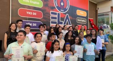 Ela İngilizce Dil Kursu Cambridge sınavı ödüllerini verdi