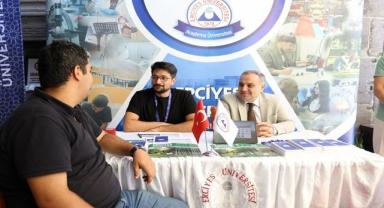 Erciyes Üniversitesi Rektörü Prof. Dr. Altun, Tercih danışmanlığı stantını ziyaret etti