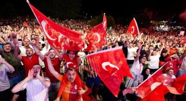 Galibiyet coşkusu meydanlara taştı