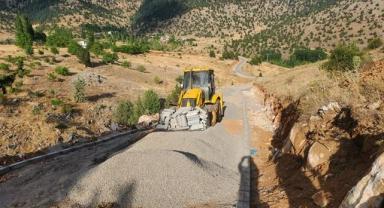 Kahramanmaraş Büyükşehir Belediyesi, Göksun kırsalında kilit parke imalatlarınını tamamladı