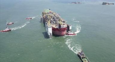 Yüzer üretim platformu Türkiye'ye doğru yola çıktı