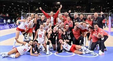 A Milli Kadın Voleybol Takımı, olimpiyat oyunlarında ilk kez yarı finale yükseldi