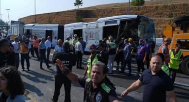 SON DAKİKA: İstanbul'da Feci Kaza: İki metrobüs birbirine çarptı!