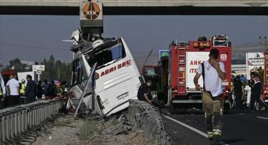 SON DAKİKA: Yolcu Otobüsü Ankara'da Köprü Ayağına Çarptı