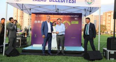 Vali Çiçek, “Herkesi yamaç paraşütü yapmaya Kayseri Talas’a bekliyoruz”