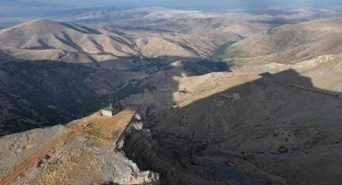 2 bin 400 rakımda uçurumun kenarına yapılan ev dağcıları ağırlıyor