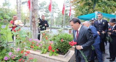Kayseri Valisi Gökmen Çiçek’ten Gazilere ve Şehitlerimize Anlamlı Ziyaret