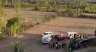 Afyonkarahisar'da korkutan kaza: Otobüs devrildi, 21 kişi yaralandı