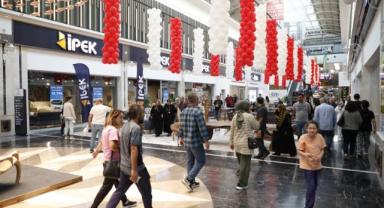 Başkan Sarıkaya, “Fuarın yapıldığı tarihler arasında Kumsmall’da yaklaşık 90 bin ziyaretçi ağırladık”