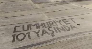 Bünyanlı çiftçi tarlasını Cumhuriyet Bayramı’na özel sürdü